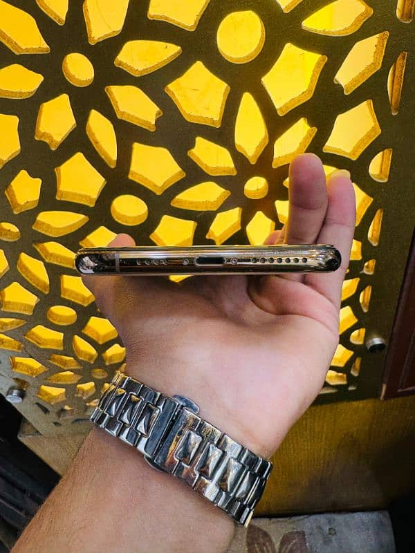 iPhone Xs Max 4