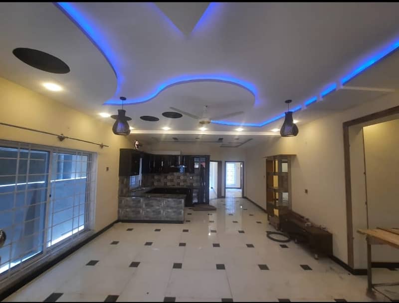 Upper portion for rent in GULSHAN abad near tu market filter and mosque 0