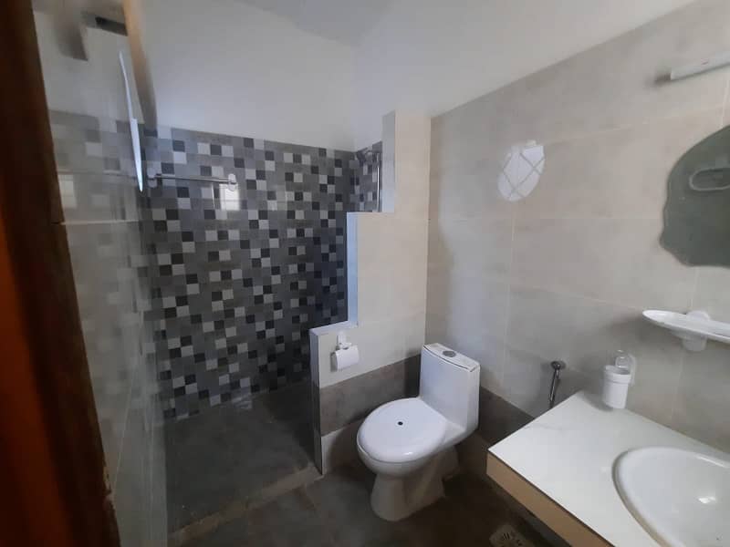 Upper portion for rent in GULSHAN abad near tu market filter and mosque 2