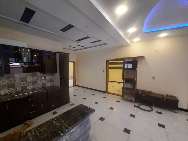 Upper portion for rent in GULSHAN abad near tu market filter and mosque 3