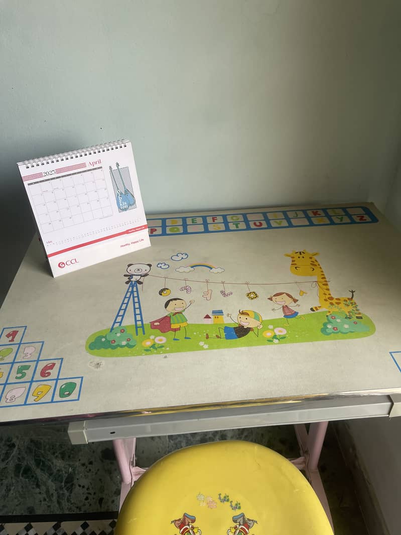 Kids Computer Table and chair 2