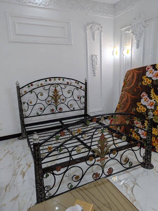 bed 2 side tables 0