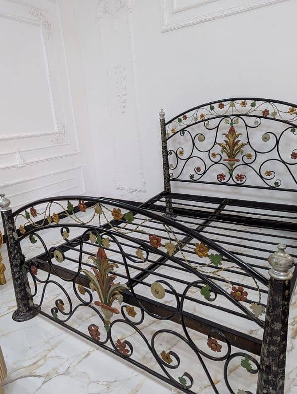 bed 2 side tables 1