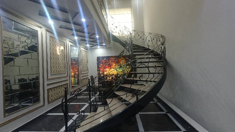 DHA Phase 8 - Ex Park View House Sized 4 Kanal 22