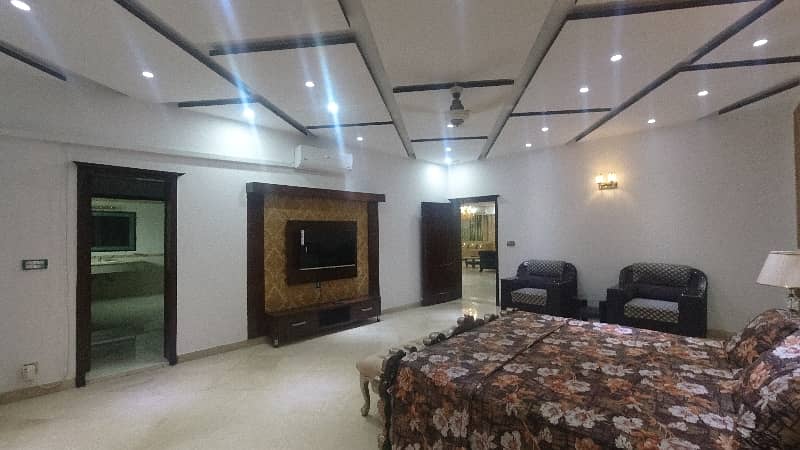 DHA Phase 8 - Ex Park View House Sized 4 Kanal 31