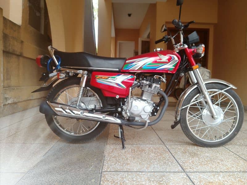 I want to sell my honda cd125 model 2023 in lush condition 1