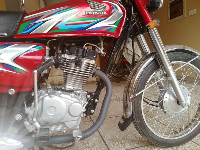 I want to sell my honda cd125 model 2023 in lush condition 3