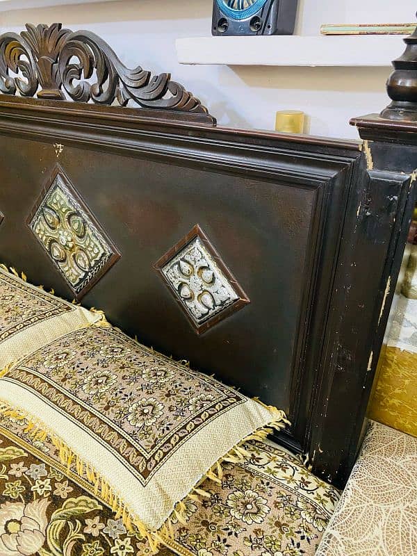 BED FOR SALE WITH TWO SIDE TABLES . WITHOUT MATRESS. . . CONDITION 6/10 4