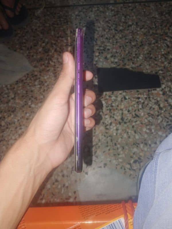 Infinix hot 9 play 3 /64 gb memory 0