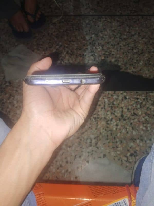 Infinix hot 9 play 3 /64 gb memory 2