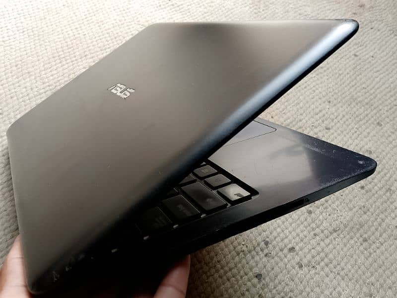 ASUS Laptop 3