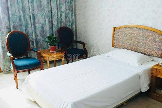 AC + AC cooler + Furnished bed room+ in heart of swl + security guards + car parking + wifi + office boy 24 hr In fareed town near. masjid shuda swl Only for job officer Not for student 0