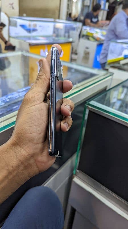 iphone 11 pro max pta Approved with box 3