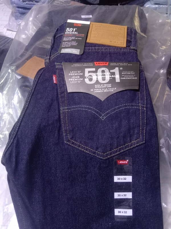 Levis pent 19