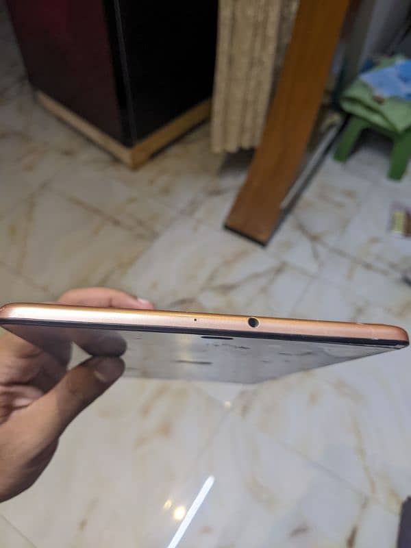 Samsung galaxy Tab A 2019 10.5 inch display 1