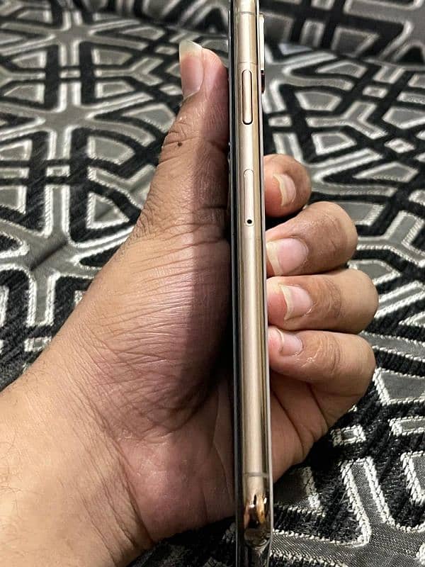 iphone xs max 4