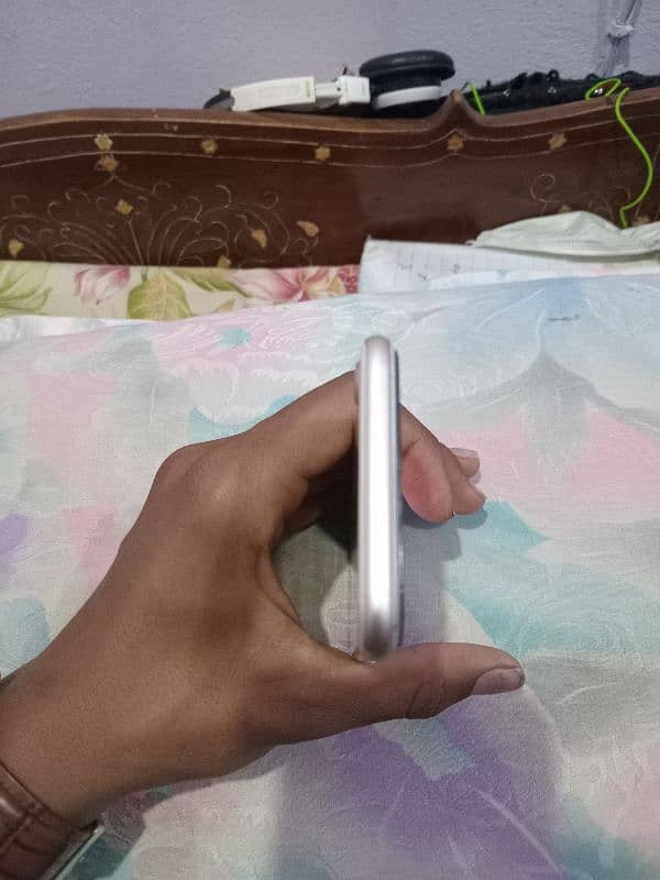 I phone 7 32 gb finger print working jv 1