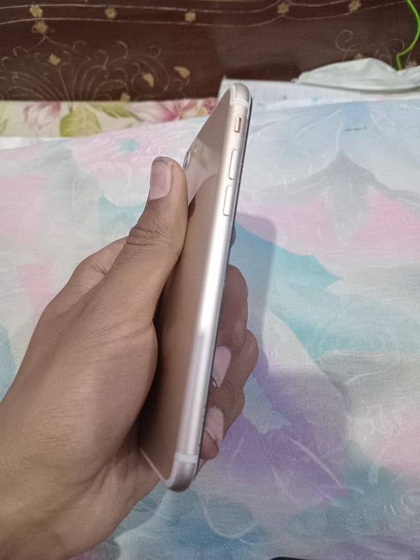 I phone 7 32 gb finger print working jv 2