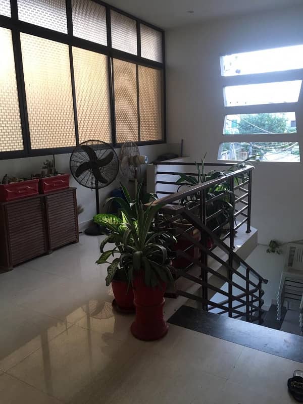 Ideal Corner House Is Available For Sale In Karachi 6