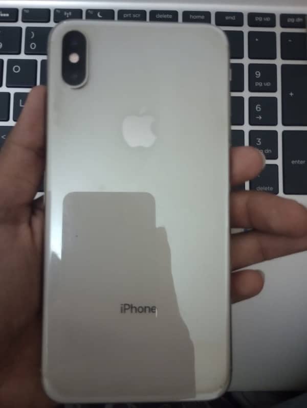 iPhone  xs max 0