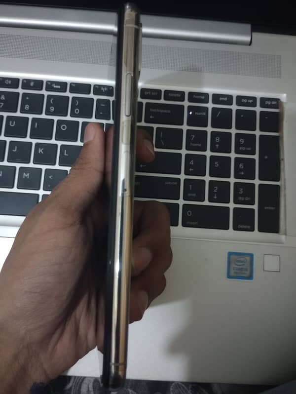 iPhone  xs max 1
