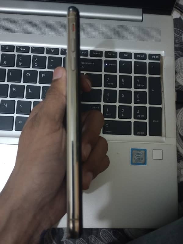 iPhone  xs max 4