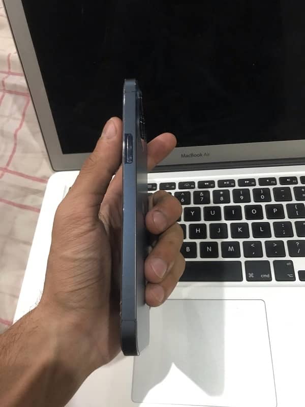 Exchange with same price phone 14 plus or 15 simple 4