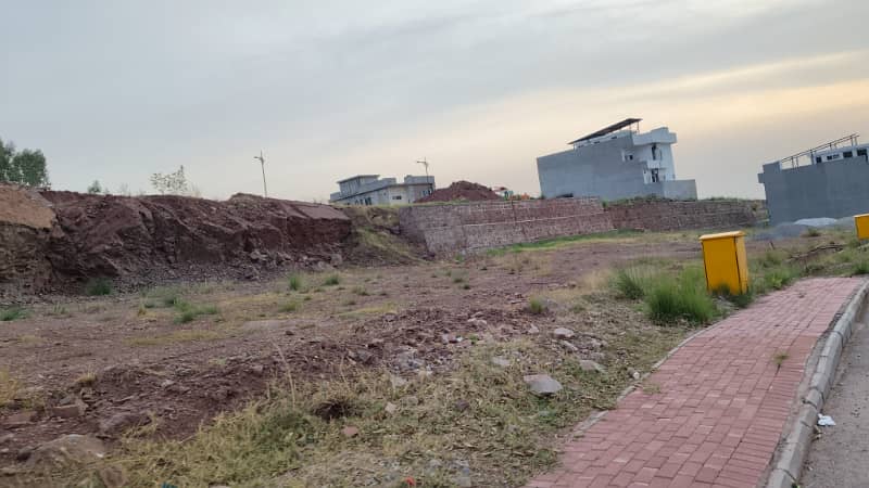 Breathtaking Margalla Hills Views 10 Marla Fully Heighted Plot for Sale 7