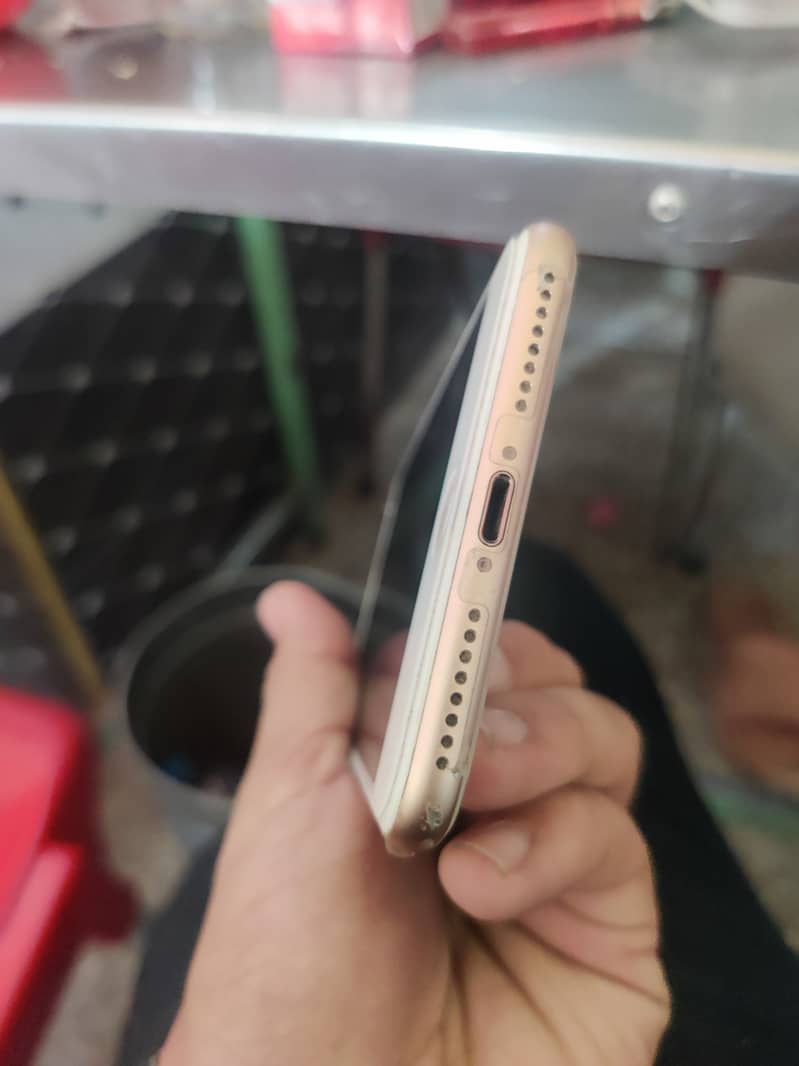 Iphone 8plus 64gb Pta approved no open no repair gold colour bh 73% 1