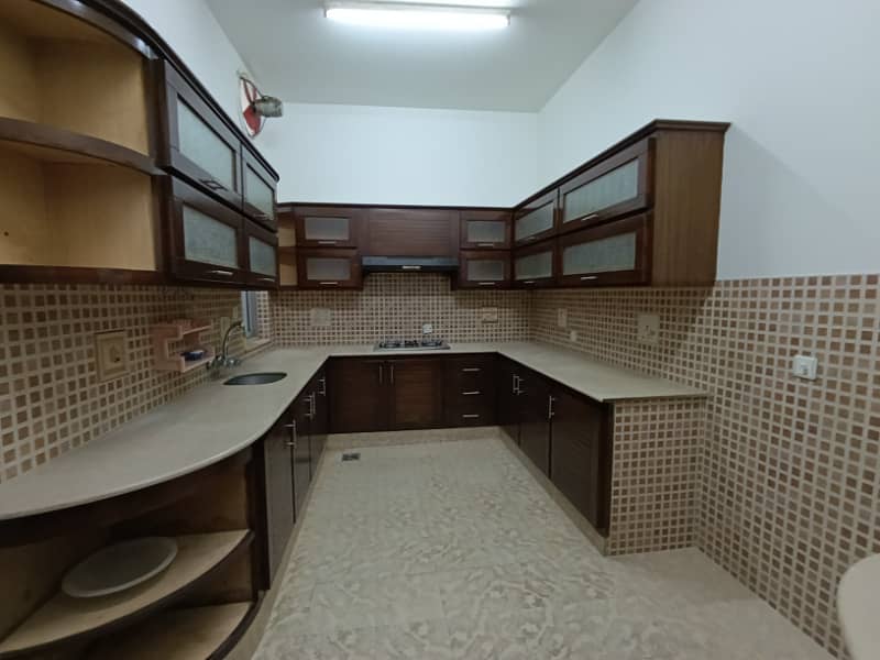 Ground Portion Is Available For Rent In I-8 ISLAMABAD 4