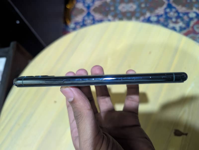 Apple iPhone 11 Pro 64gb  Max with box 1