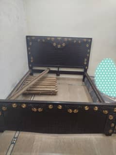 Used And Slightly Broken King Size Bed For Urgent Sale. . . !
