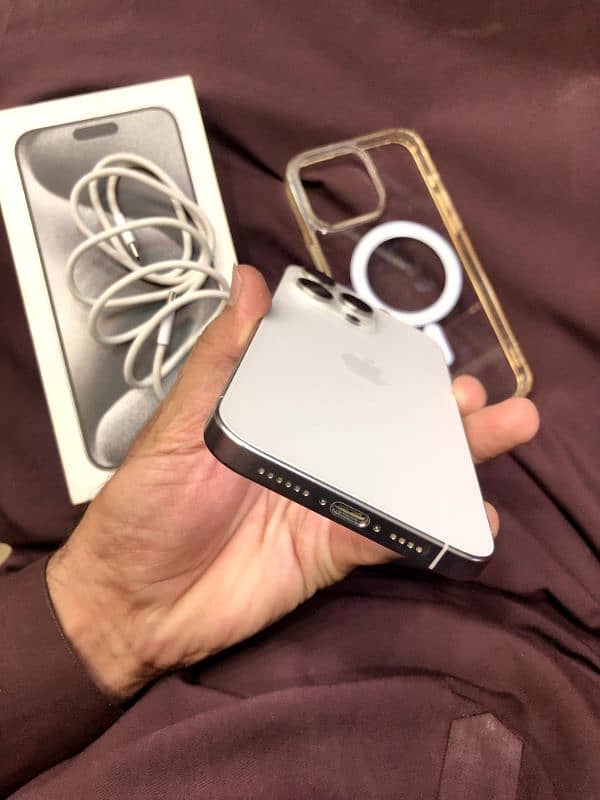 iphone 15Pro max white titanium JV Non PTA 256 GB Cycle count 263 13