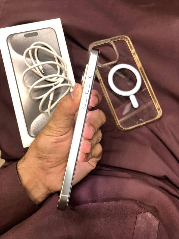 iphone 15Pro max white titanium JV Non PTA 256 GB Cycle count 263 14