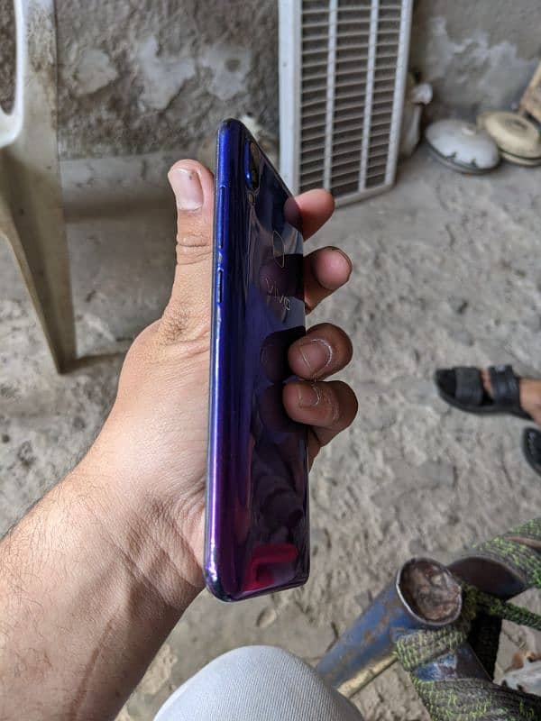 vivo mobile 4/64  10 by 8, condition 2