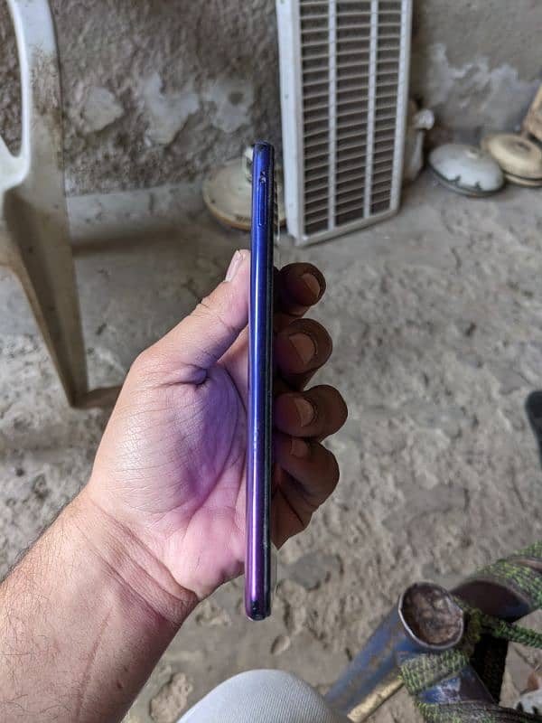 vivo mobile 4/64  10 by 8, condition 3