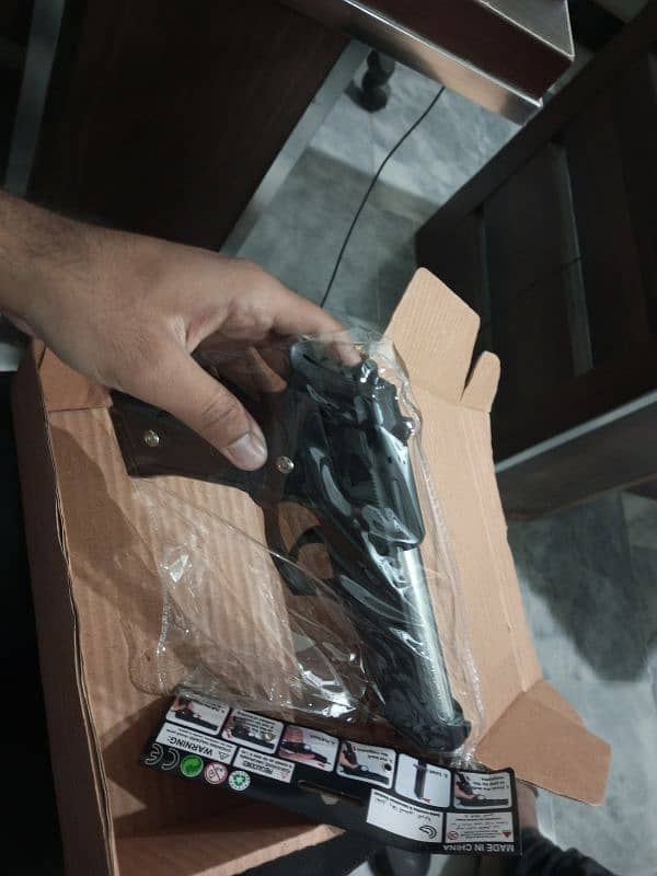 Berrata 92fs Spring Powered Airosft toy gun 1