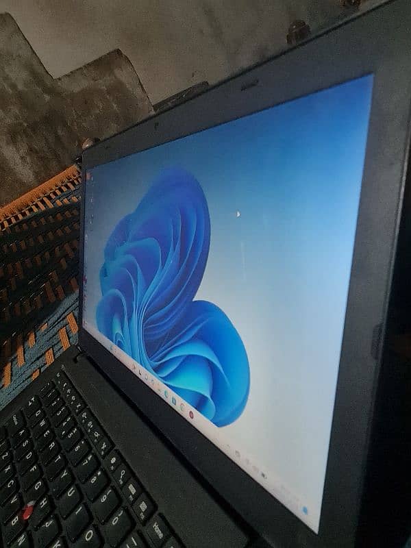 Lenovo ThinkPad t460 Ddr4gb Ram, SSD256 with new condition 1