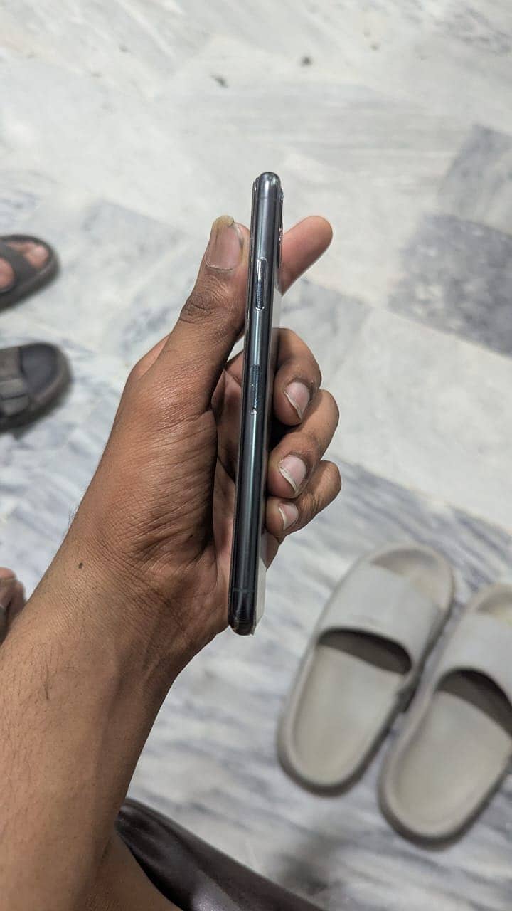 11 pro max 64 gb JV NON ACTIVE 4
