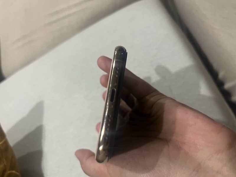 iphone xs pta approved used very good condition 256gb storage 7
