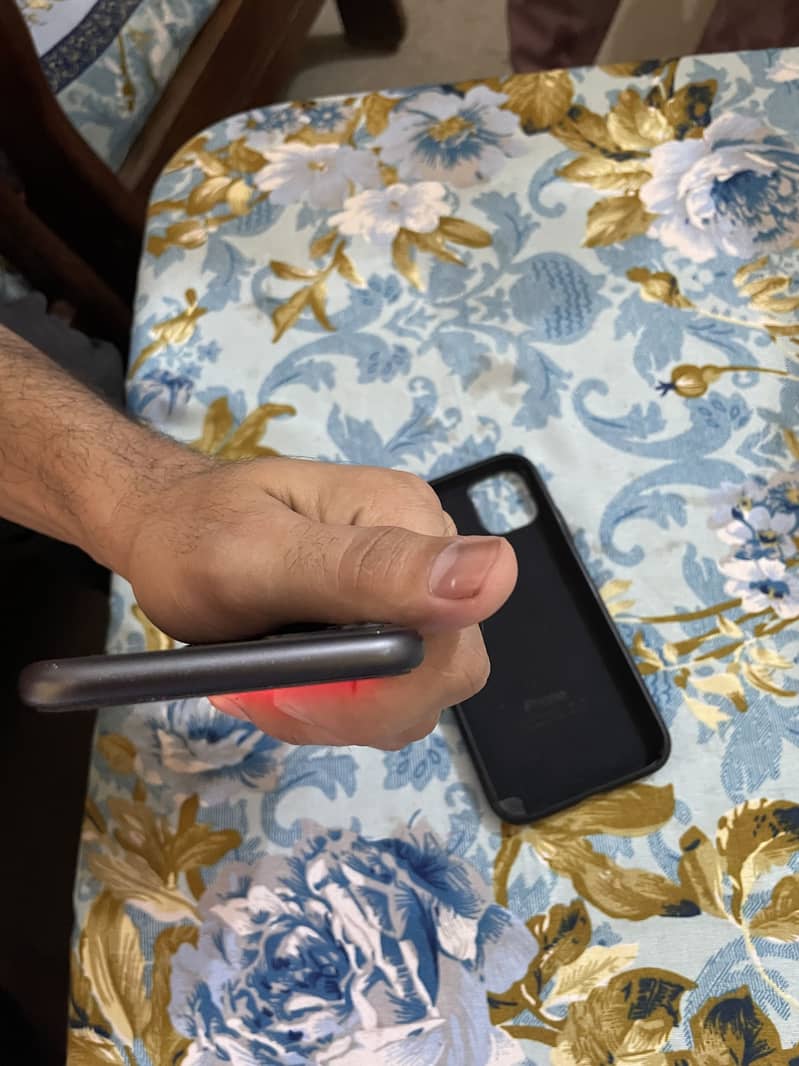 Iphone 11 PTA Approved Dual physical & E-Sim 128 GB 0