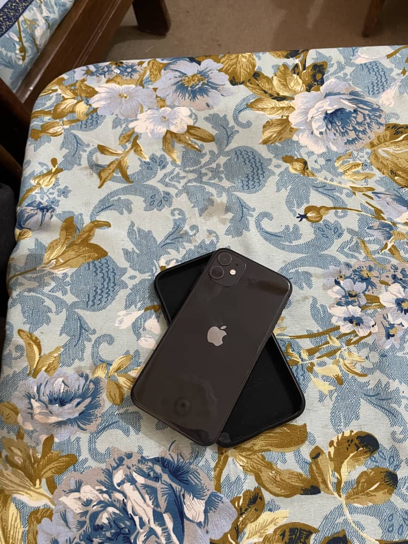 Iphone 11 PTA Approved Dual physical & E-Sim 128 GB 3