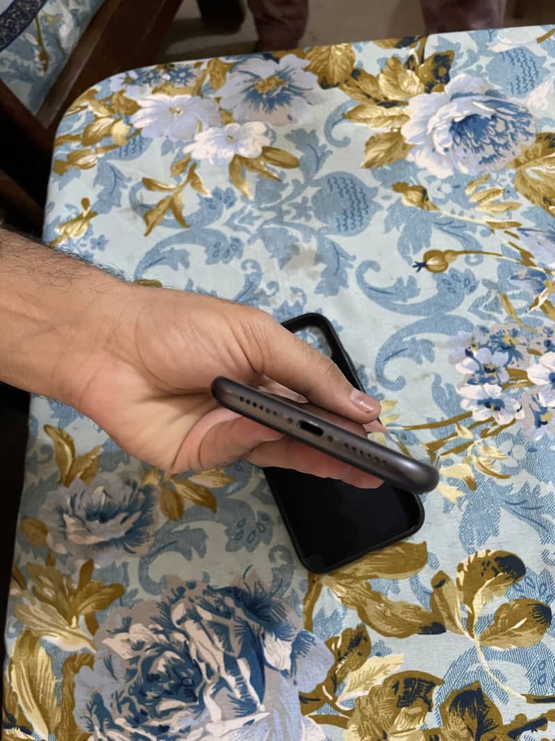 Iphone 11 PTA Approved Dual physical & E-Sim 128 GB 7