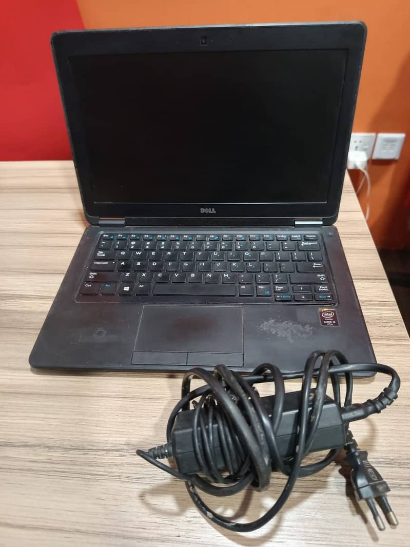 Dell Latitude E7250 with charger 2