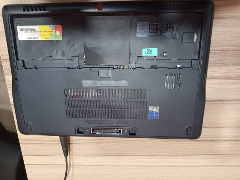 Dell Latitude E7250 with charger 4
