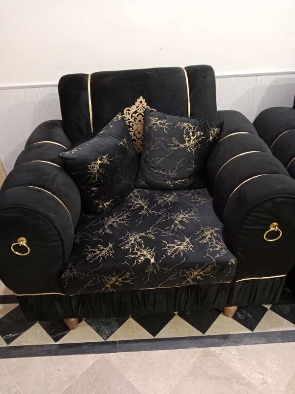 5 seater Slightly used Sofa 2