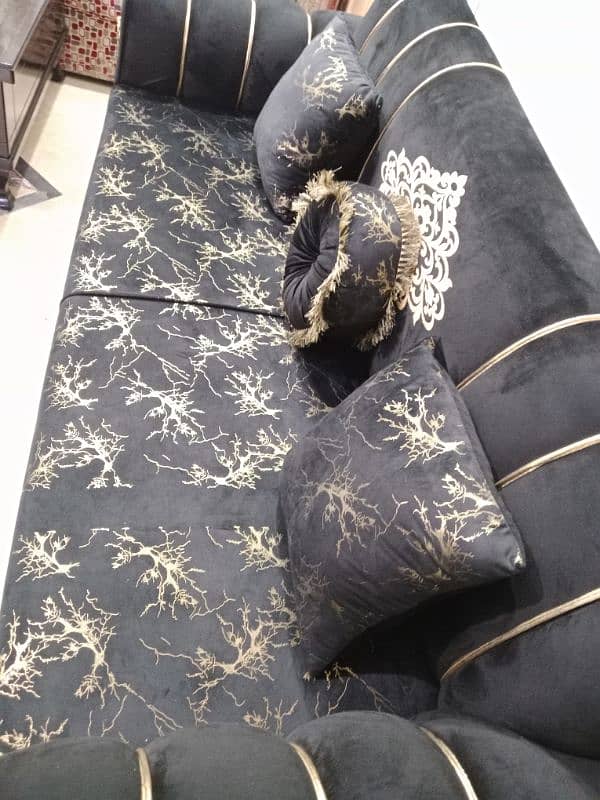 5 seater Slightly used Sofa 4