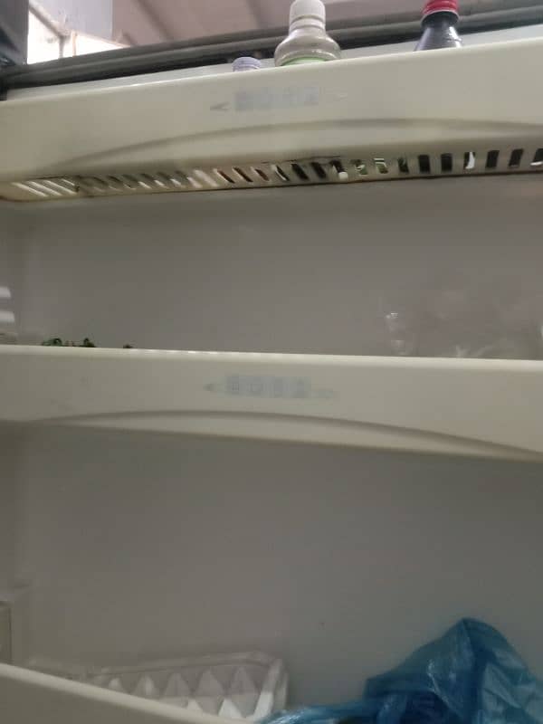 dawlance large size refrigerator 7