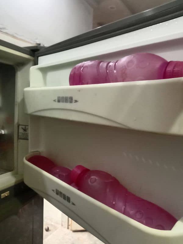 dawlance large size refrigerator 8