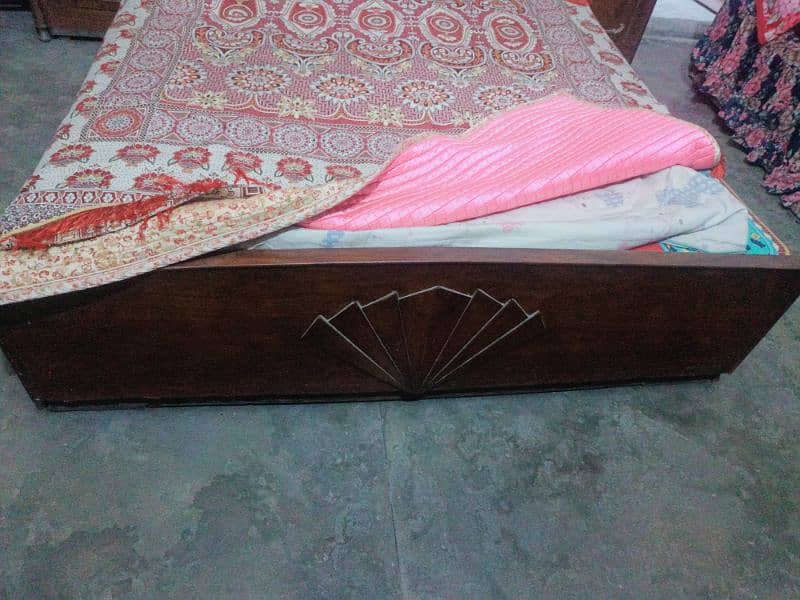Bed and Dressing 0